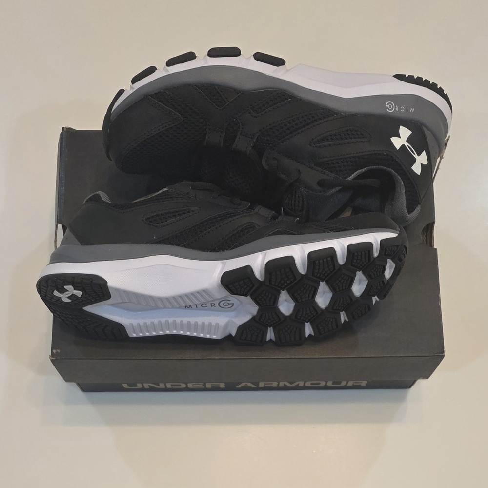 UNDER ARMOUR|UA Thrill 2| Black/Wht/Wht Running Shoes|Sz 8|1273946-001|Pre Owned